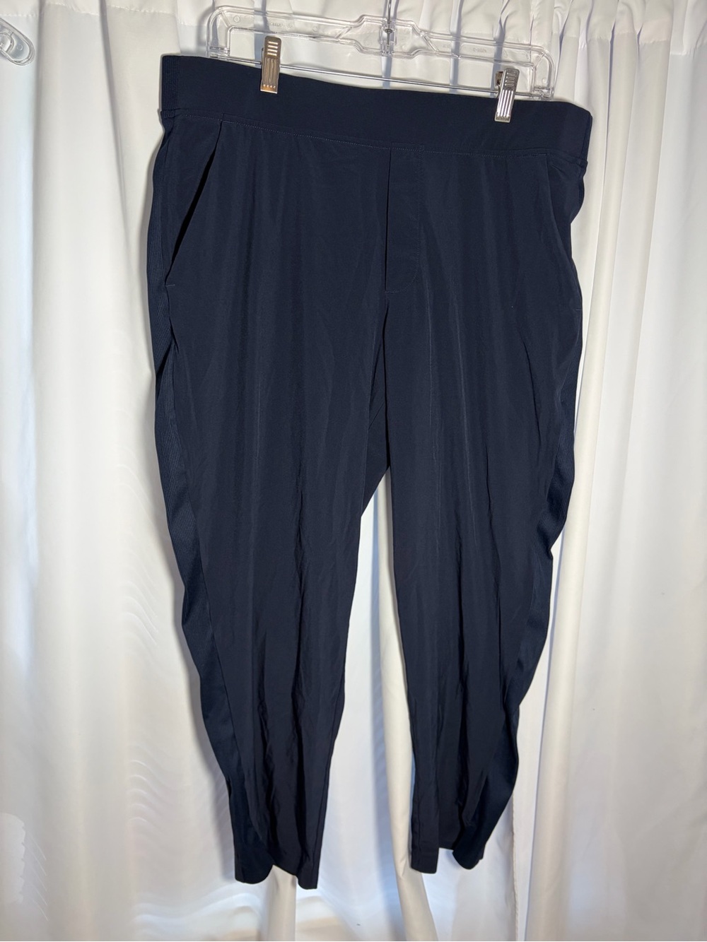 ATHLETA Navy Blue Pants with Ribbed Detail size 16